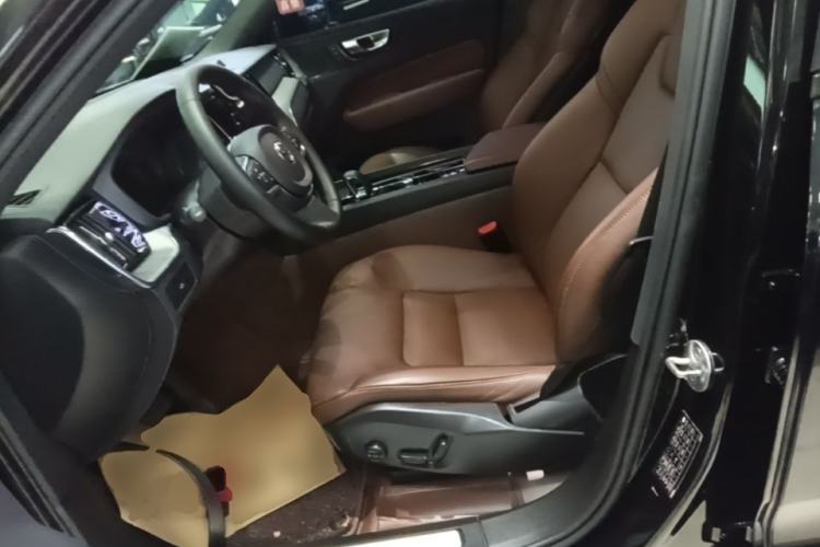 Used Volvo XC60 2023 B5 4x4 Smart Luxury Edition Left Front Seat