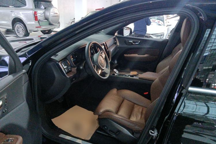 Used Volvo XC60 2023 B5 4x4 Smart Luxury Edition Left Front Seat