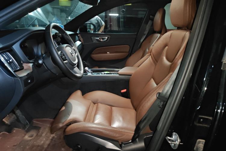Used Volvo XC60 2023 B5 4x4 Smart Luxury Edition Left Front Seat