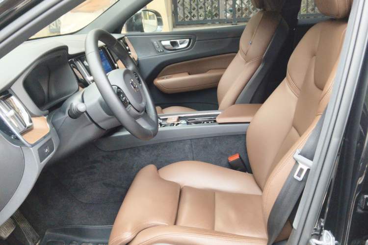 Used Volvo XC60 2023 B5 4x4 Smart Luxury Edition Left Front Seat