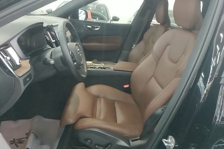 Used Volvo XC60 2023 B5 4x4 Smart Luxury Edition Left Front Seat