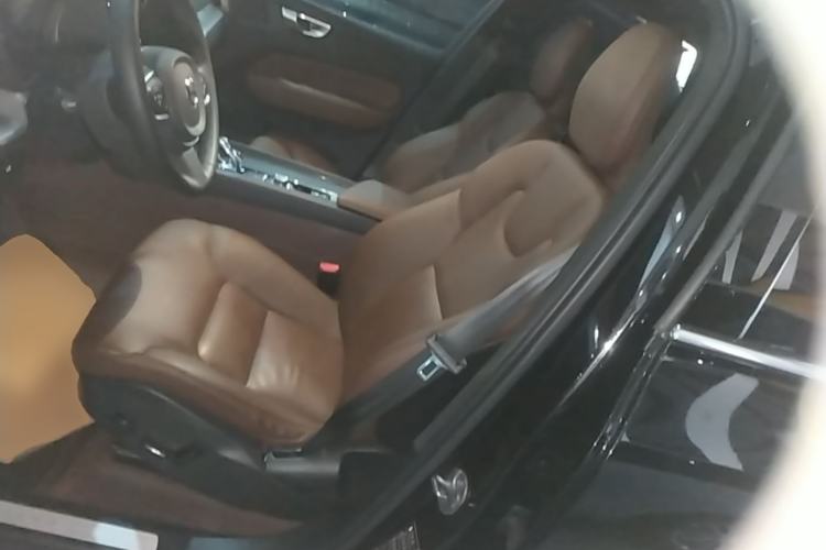 Used Volvo XC60 2023 B5 4x4 Smart Luxury Edition Left Front Seat