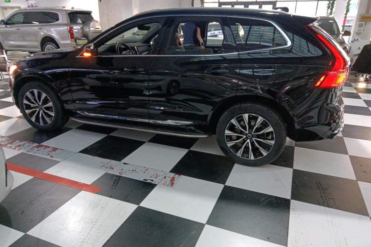 Used Volvo XC60 2023 B5 4x4 Smart Luxury Edition Left Side