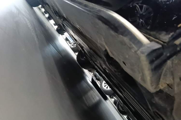 Used Volvo XC60 2023 B5 4x4 Smart Luxury Edition Left Side Sill