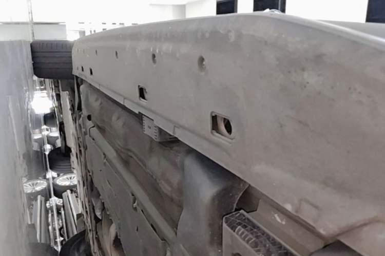 Used Volvo XC60 2023 B5 4x4 Smart Luxury Edition Left Side Sill