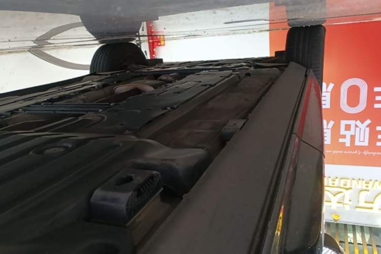 Used Volvo XC60 2023 B5 4x4 Smart Luxury Edition Left Side Sill