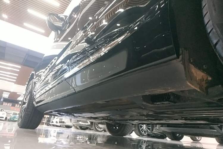 Used Volvo XC60 2023 B5 4x4 Smart Luxury Edition Left Side Sill