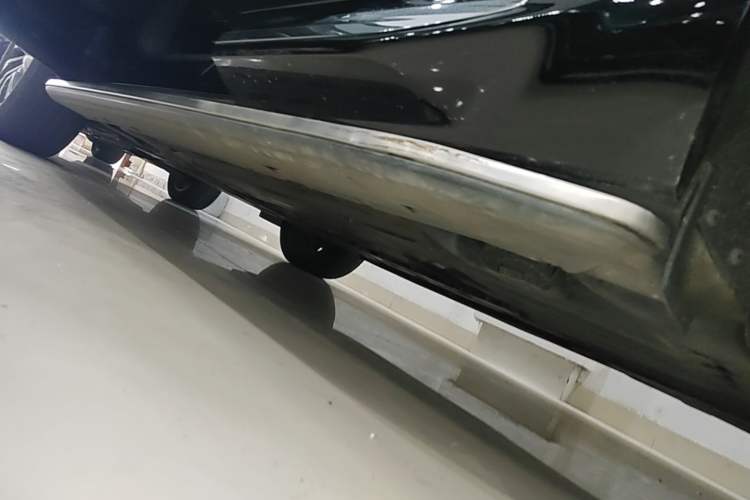 Used Volvo XC60 2023 B5 4x4 Smart Luxury Edition Left Side Sill