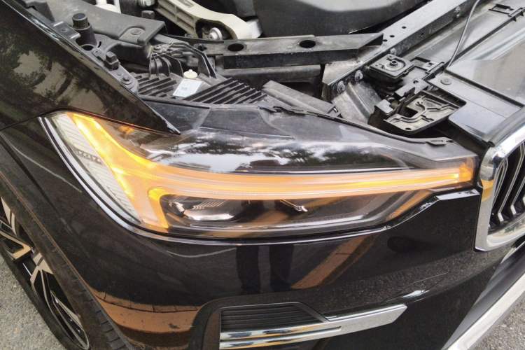 Used Volvo XC60 2023 B5 4x4 Smart Luxury Edition Right Front Headlight