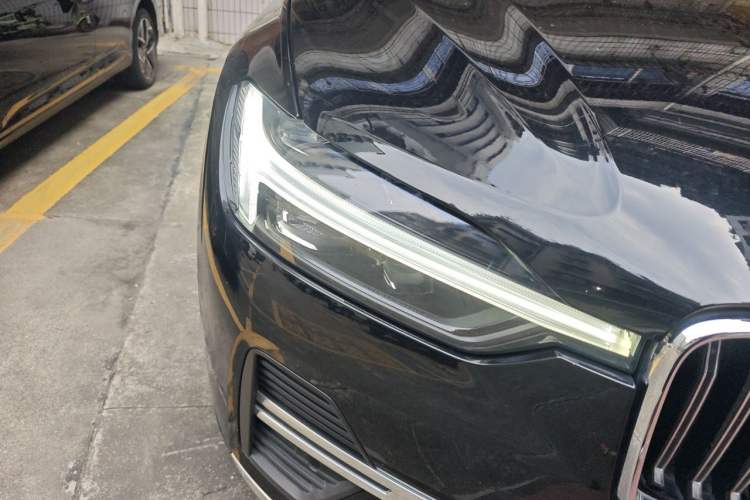 Used Volvo XC60 2023 B5 4x4 Smart Luxury Edition Right Front Headlight