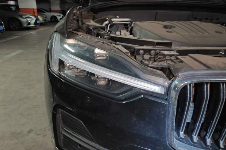 Used Volvo XC60 2023 B5 4x4 Smart Luxury Edition Right Front Headlight