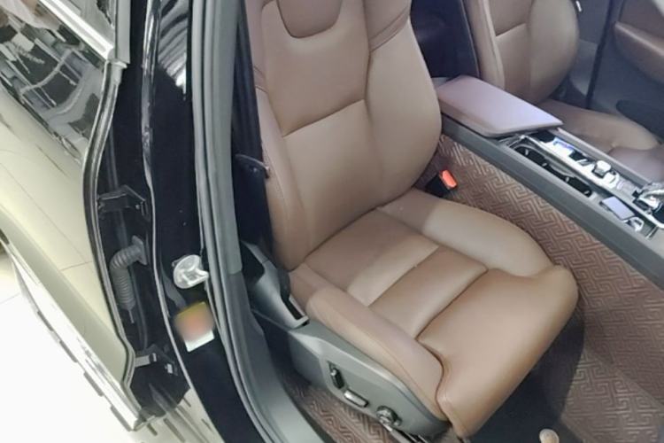Used Volvo XC60 2023 B5 4x4 Smart Luxury Edition Right Front Seat