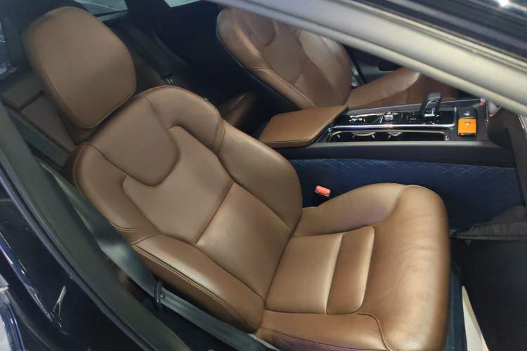 Used Volvo XC60 2023 B5 4x4 Smart Luxury Edition Right Front Seat
