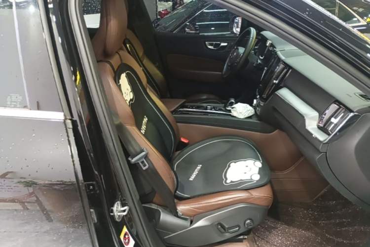 Used Volvo XC60 2023 B5 4x4 Smart Luxury Edition Right Front Seat
