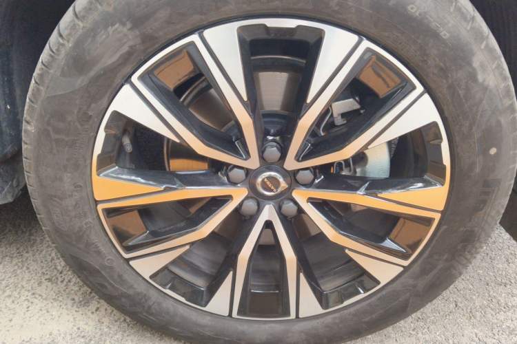 Used Volvo XC60 2023 B5 4x4 Smart Luxury Edition Right Front Wheel Hub