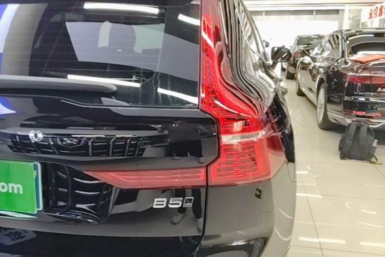 Used Volvo XC60 2023 B5 4x4 Smart Luxury Edition Right Rear Taillight