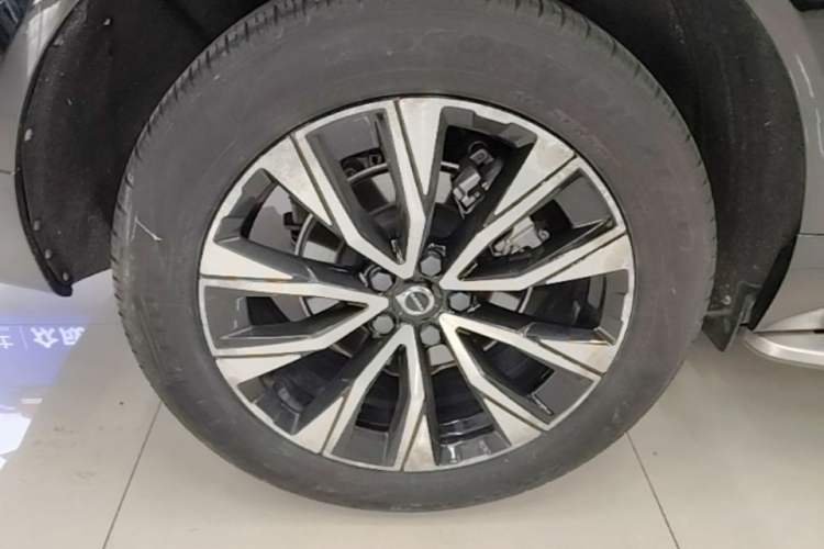 Used Volvo XC60 2023 B5 4x4 Smart Luxury Edition Right Rear Wheel Hub