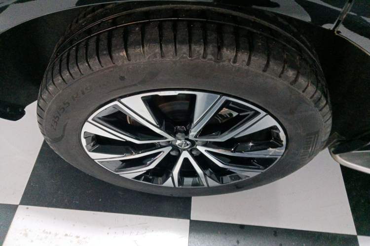 Used Volvo XC60 2023 B5 4x4 Smart Luxury Edition Right Rear Wheel Hub