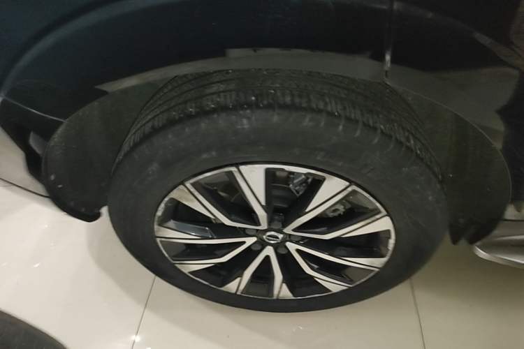 Used Volvo XC60 2023 B5 4x4 Smart Luxury Edition Right Rear Wheel Hub