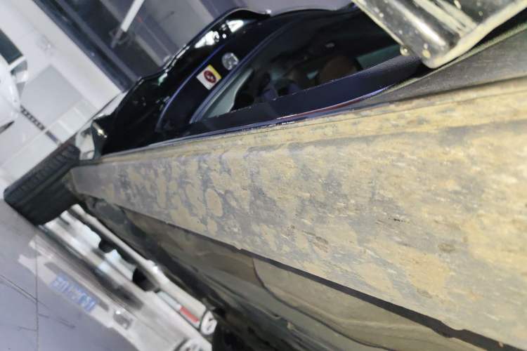 Used Volvo XC60 2023 B5 4x4 Smart Luxury Edition Right Side Sill