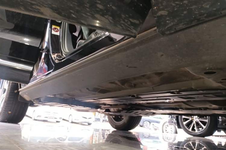 Used Volvo XC60 2023 B5 4x4 Smart Luxury Edition Right Side Sill