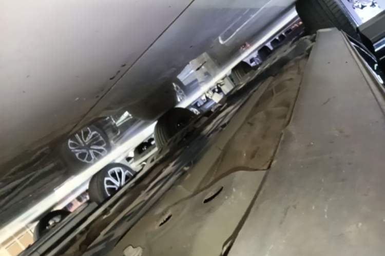 Used Volvo XC60 2023 B5 4x4 Smart Luxury Edition Right Side Sill