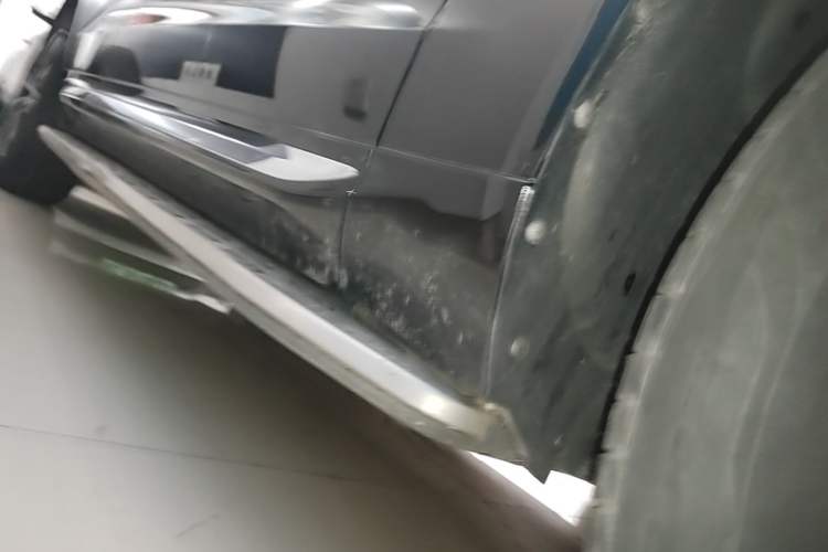 Used Volvo XC60 2023 B5 4x4 Smart Luxury Edition Right Side Sill