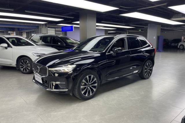 Ojetý Volvo XC60 2023 B5 4x4 Smart Luxury Edition