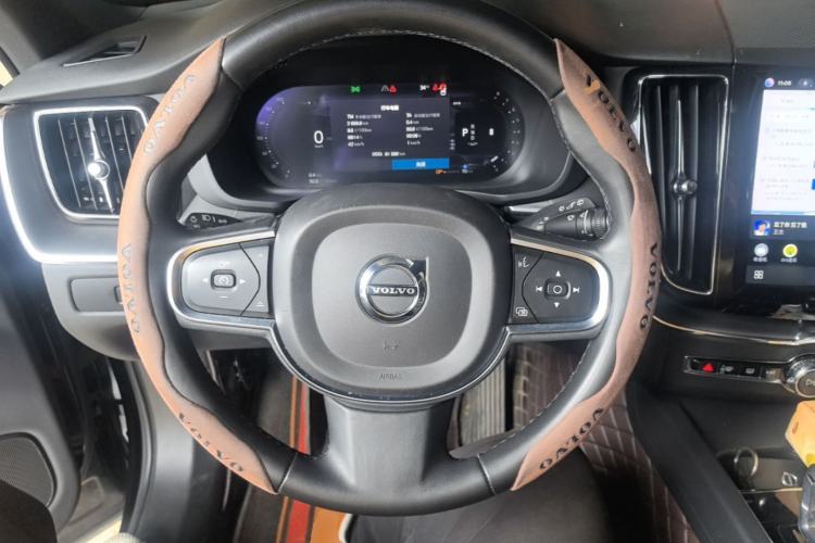 Used Volvo XC60 2023 B5 4x4 Smart Luxury Edition Steering Wheel