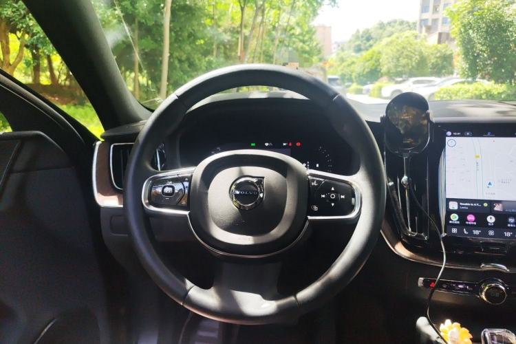 Used Volvo XC60 2023 B5 4x4 Smart Luxury Edition Steering Wheel