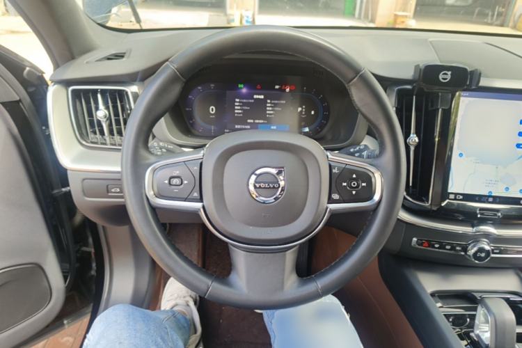 Used Volvo XC60 2023 B5 4x4 Smart Luxury Edition Steering Wheel