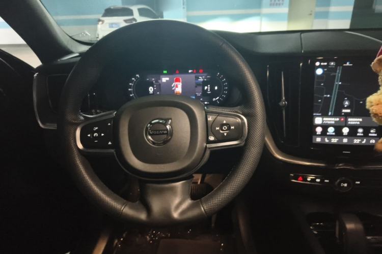 Used Volvo XC60 2023 B5 4x4 Smart Luxury Edition Steering Wheel