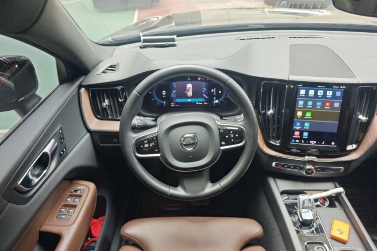 Used Volvo XC60 2023 B5 4x4 Smart Luxury Edition Steering Wheel