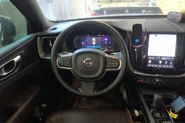 Used Volvo XC60 2023 B5 4x4 Smart Luxury Edition Steering Wheel
