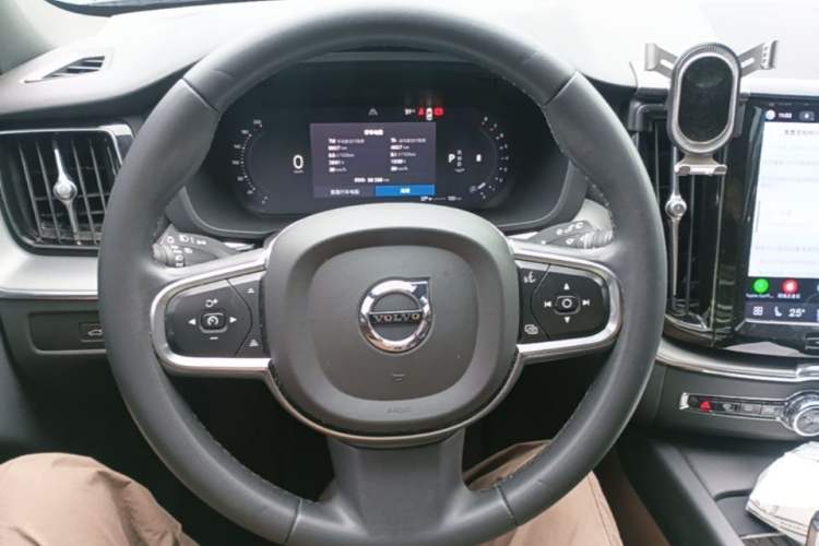 Used Volvo XC60 2023 B5 4x4 Smart Luxury Edition Steering Wheel
