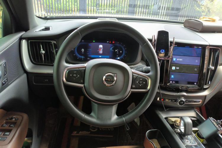 Used Volvo XC60 2023 B5 4x4 Smart Luxury Edition Steering Wheel