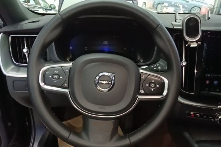 Used Volvo XC60 2023 B5 4x4 Smart Luxury Edition Steering Wheel