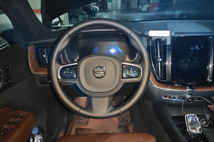 Used Volvo XC60 2023 B5 4x4 Smart Luxury Edition Steering Wheel