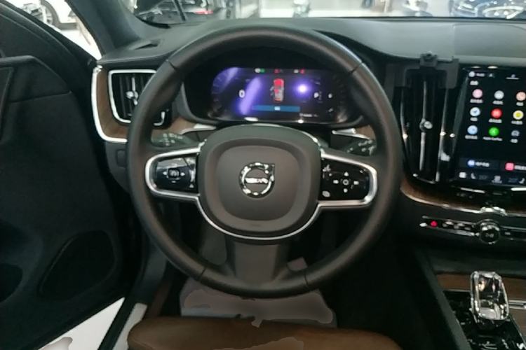Used Volvo XC60 2023 B5 4x4 Smart Luxury Edition Steering Wheel