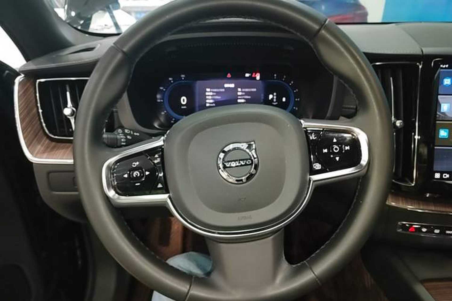 Used Volvo XC60 2023 B5 4x4 Smart Luxury Edition Steering Wheel