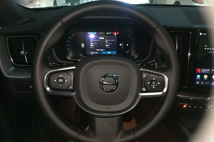 Used Volvo XC60 2023 B5 4x4 Smart Luxury Edition Steering Wheel