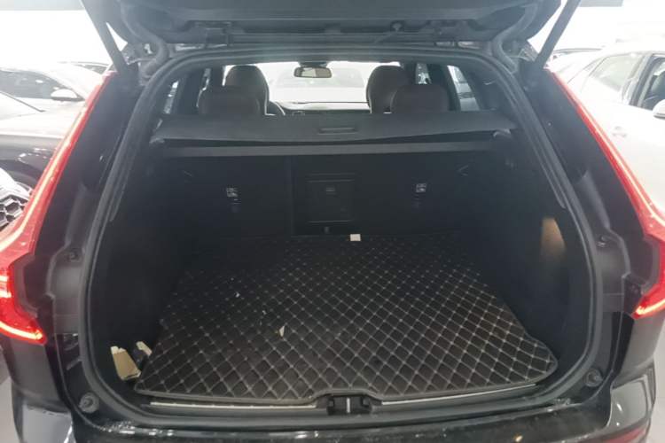 Used Volvo XC60 2023 B5 4x4 Smart Luxury Edition Trunk