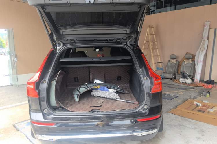 Used Volvo XC60 2023 B5 4x4 Smart Luxury Edition Trunk