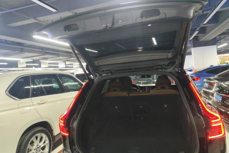 Used Volvo XC60 2023 B5 4x4 Smart Luxury Edition Trunk