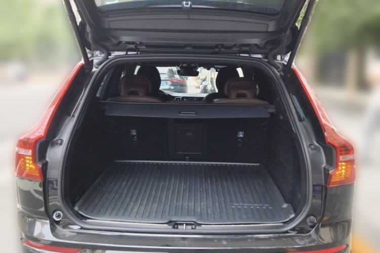 Used Volvo XC60 2023 B5 4x4 Smart Luxury Edition Trunk