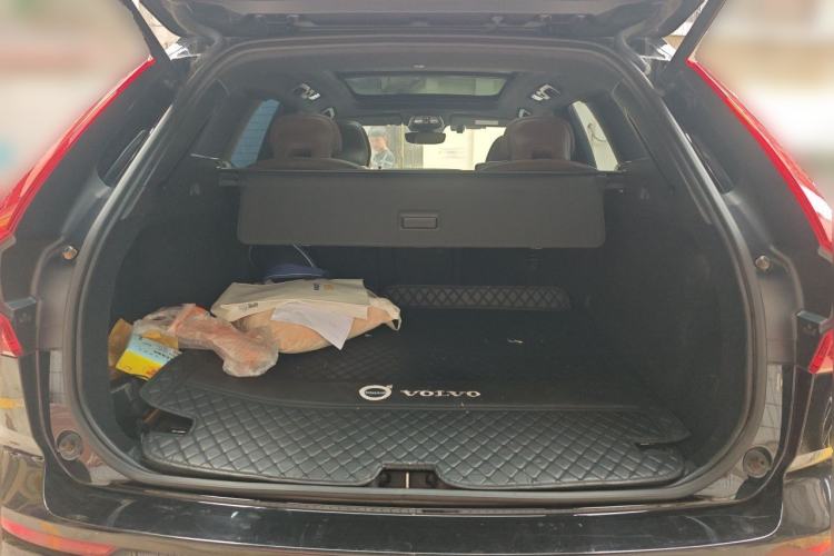 Used Volvo XC60 2023 B5 4x4 Smart Luxury Edition Trunk