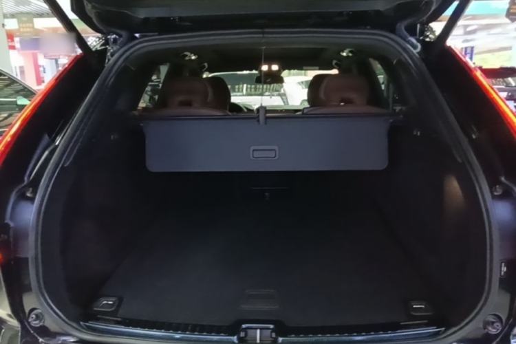 Used Volvo XC60 2023 B5 4x4 Smart Luxury Edition Trunk