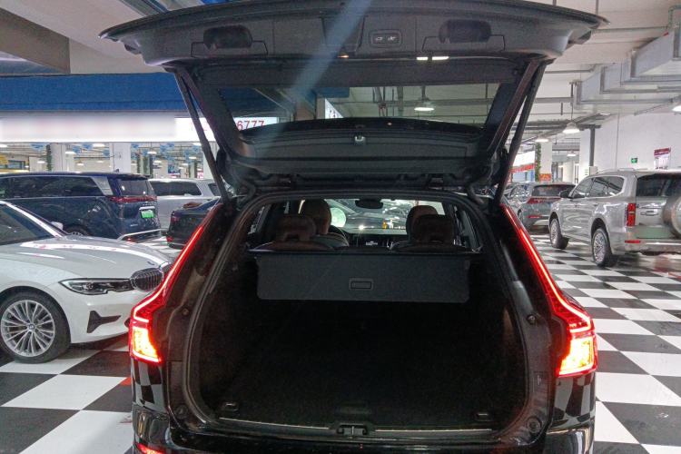 Used Volvo XC60 2023 B5 4x4 Smart Luxury Edition Trunk