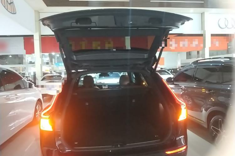 Used Volvo XC60 2023 B5 4x4 Smart Luxury Edition Trunk
