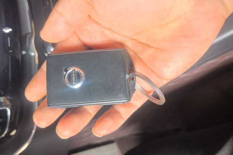 Used Volvo XC60 2023 B5 4x4 Smart Luxury Edition Vehicle Key